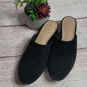 GAP black slip on mules sz 9.5